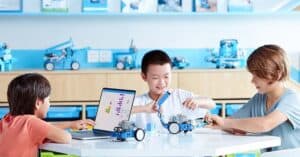 Qué beneficios aporta la robótica a la educación y desarrollo de los niños